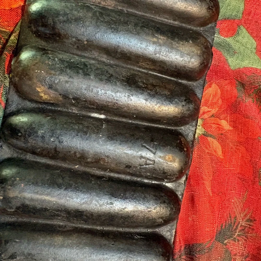 cast iron cornbread pan designed to bake corncob-shaped sticks